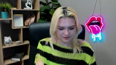 Lily online show from March 17, 5:06 pm