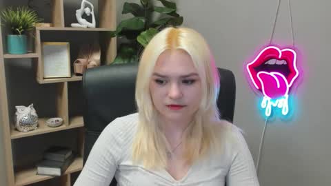 Lily online show from March 19, 7:35 am