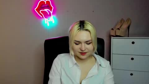 Lily online show from March 16, 2:43 pm