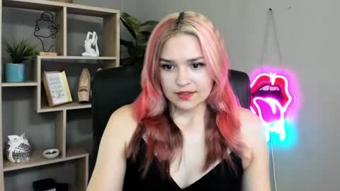 Lily online show from June 21, 1:48 pm