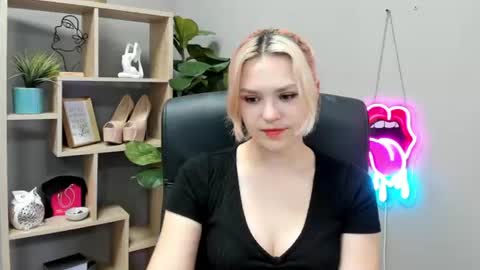 Lily online show from July 13, 6:47 am