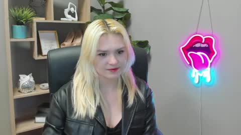 Lily online show from April 7, 6:37 am