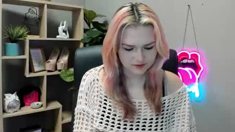 Lily online show from July 7, 8:40 am