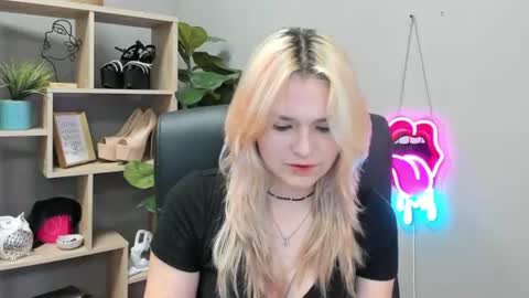 Lily online show from July 24, 6:33 am