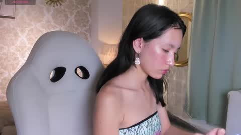 Lilyy online show from November 16, 9:59 pm