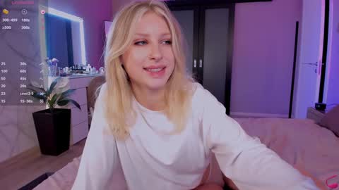 Snapshot of lilyvibe chatting on February 8, 4:04 pm Lily online show from February 8, 4:04 pm