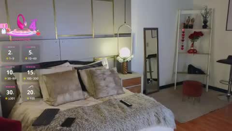 Lina online show from April 3, 8:29 pm