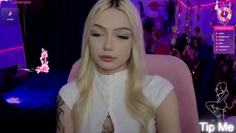 I am Lina online show from May 7, 10:52 am