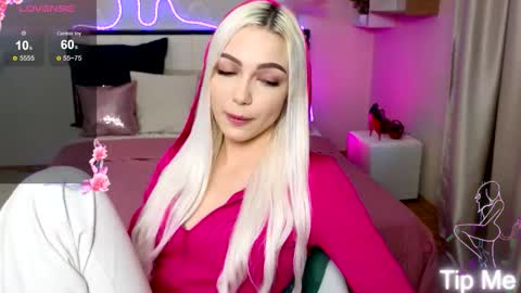 I am Lina online show from October 17, 1:36 pm