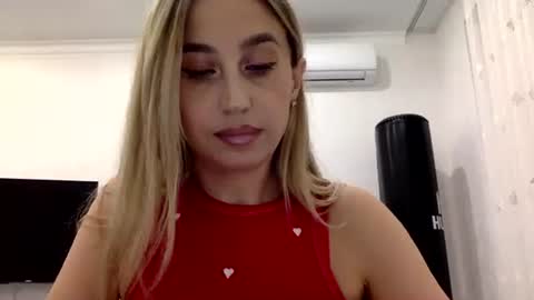 linavora online show from December 1, 1:36 pm