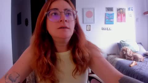 Snapshot of linda_giggle chatting on December 23, 8:03 pm Giggles online show from December 23, 8:03 pm