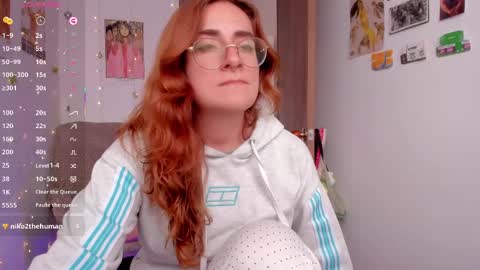 Snapshot of linda_giggle chatting on October 8, 4:11 pm Giggles online show from October 8, 4:11 pm
