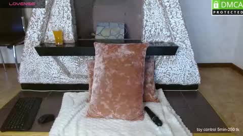 LindaErnestine online show from March 11, 11:55 am