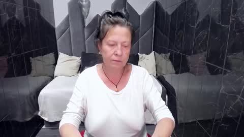 Snapshot of lindahottie chatting on September 17, 1:31 pm Linda online show from September 17, 1:31 pm