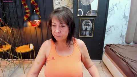 Snapshot of lindahottie chatting on December 27, 5:42 am Linda online show from December 27, 5:42 am