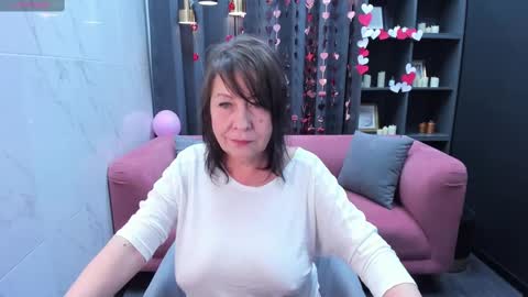 Snapshot of lindahottie chatting on February 15, 3:39 pm Linda online show from February 15, 3:39 pm