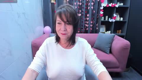 Snapshot of lindahottie chatting on February 15, 5:30 am Linda online show from February 15, 5:30 am