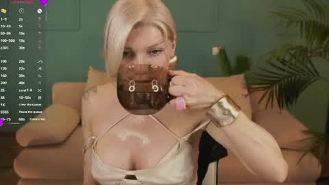 lindsi_luvviv online show from July 28, 4:51 pm