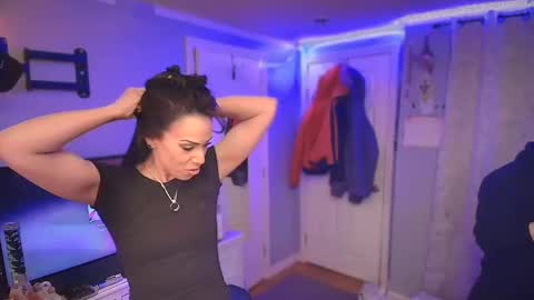 linuxgirlsudosu online show from February 4, 5:10 am