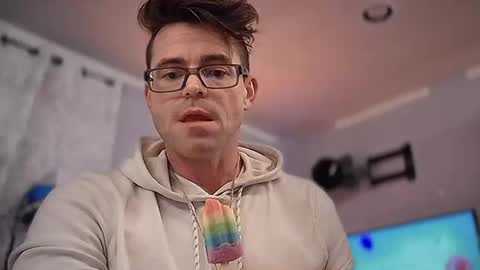 linuxgirlsudosu online show from February 15, 10:33 am