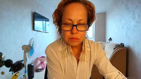 Liora Weiss online show from May 27, 9:17 am