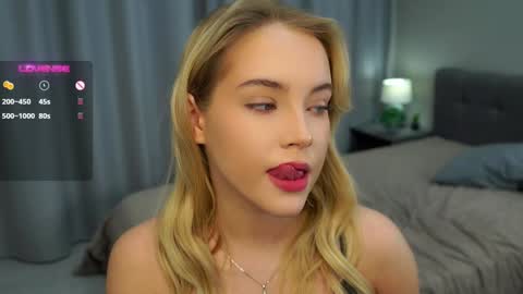 Snapshot of lipswithsmileonthem chatting on December 9, 1:07 am Amelia online show from December 9, 1:07 am