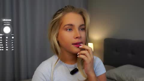 Snapshot of lipswithsmileonthem chatting on March 2, 1:04 am Amelia online show from March 2, 1:04 am
