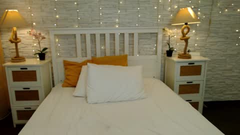 Lisa Caprice online show from November 17, 8:15 am