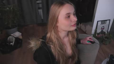 Elisabeth or Lisa online show from October 27, 8:25 pm