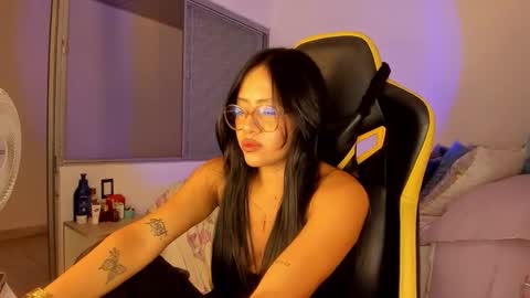 Lisa Thompson online show from November 23, 1:19 am