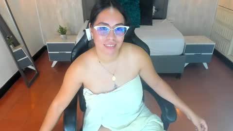 L I S S A  online show from November 15, 3:40 am