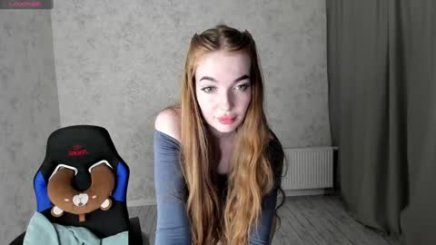 Snapshot of lissacain chatting on December 4, 3:48 am Lissa online show from December 4, 3:48 am