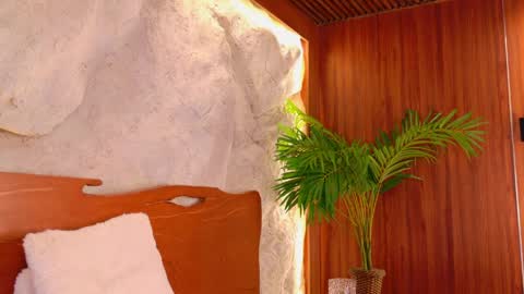 Isaa  online show from April 1, 1:41 pm