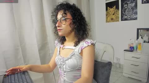 little__ammy online show from April 19, 2:11 am