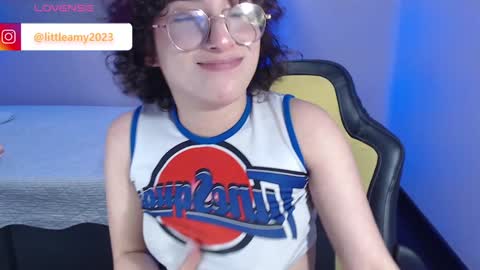 Snapshot of little__amy_ chatting on January 28, 2:43 am  AMY  online show from January 28, 2:43 am