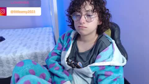 Snapshot of little__amy_ chatting on January 22, 9:02 am  AMY  online show from January 22, 9:02 am