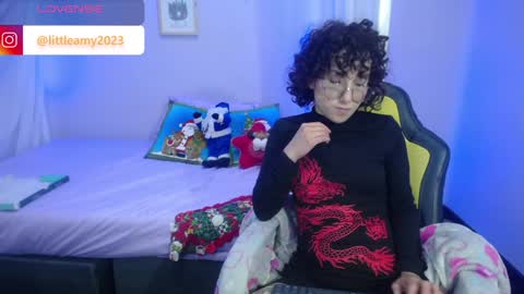 Snapshot of little__amy_ chatting on December 25, 10:27 pm  AMY  online show from December 25, 10:27 pm