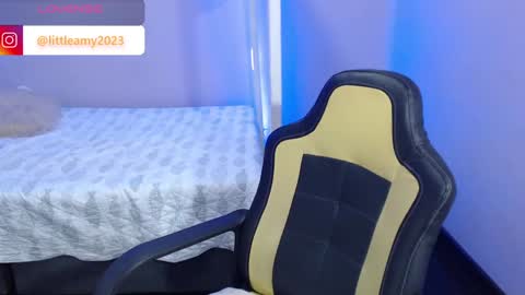 Snapshot of little__amy_ chatting on January 21, 8:43 pm  AMY  online show from January 21, 8:43 pm