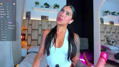 Sophie ---- connected from 1400 to 2100 Colombia time online show from March 26, 9:38 pm