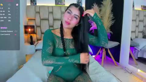 Sophie ---- connected from 1400 to 2100 Colombia time online show from June 17, 8:54 pm