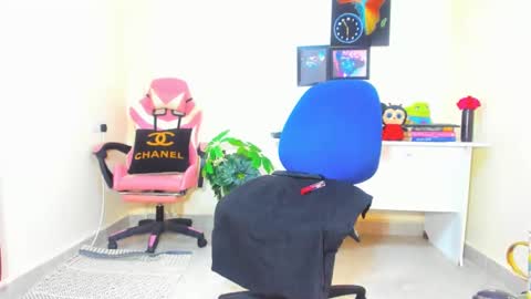 Snapshot of little_africa chatting on December 14, 9:40 am little_africa online show from December 14, 9:40 am