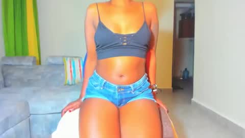 Snapshot of little_africa chatting on December 31, 4:14 pm little_africa online show from December 31, 4:14 pm