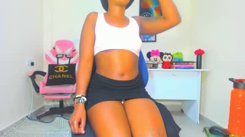 Snapshot of little_africa chatting on December 13, 8:10 am little_africa online show from December 13, 8:10 am