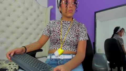 little_lilith_apple online show from January 17, 8:00 pm