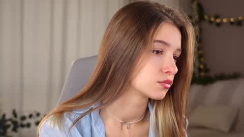 Snapshot of little_poetry chatting on September 14, 3:21 pm Kiki online show from September 14, 3:21 pm