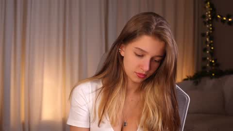 Snapshot of little_poetry chatting on October 18, 3:48 pm Kiki online show from October 18, 3:48 pm