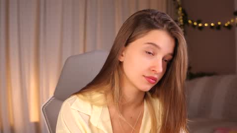 Snapshot of little_poetry chatting on October 16, 3:36 pm Kiki online show from October 16, 3:36 pm