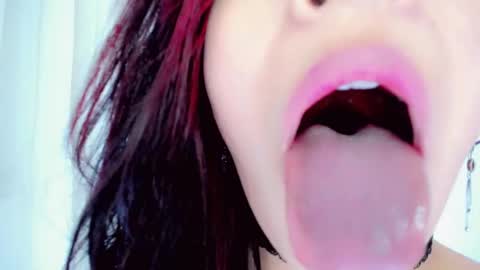 Snapshot of little_selene chatting on September 17, 10:19 pm little_selene online show from September 17, 10:19 pm