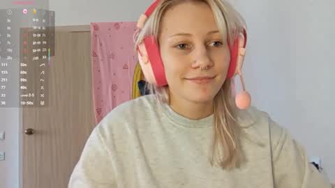 Snapshot of little_soyia chatting on September 27, 9:05 am Lana online show from September 27, 9:05 am