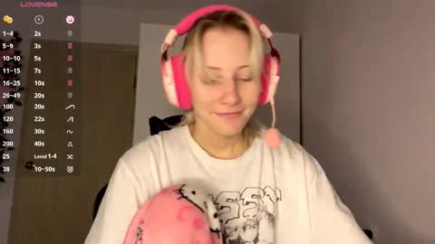 Snapshot of little_soyia chatting on October 20, 8:17 am Lana online show from October 20, 8:17 am
